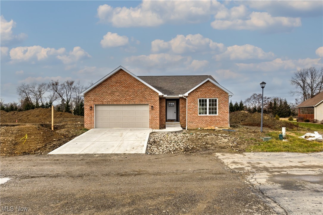 153 Royal Troon Warren OH 44484