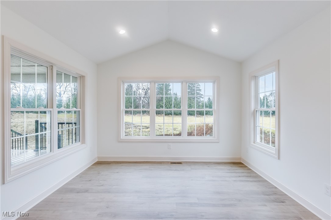 153 Royal Troon Warren OH 44484