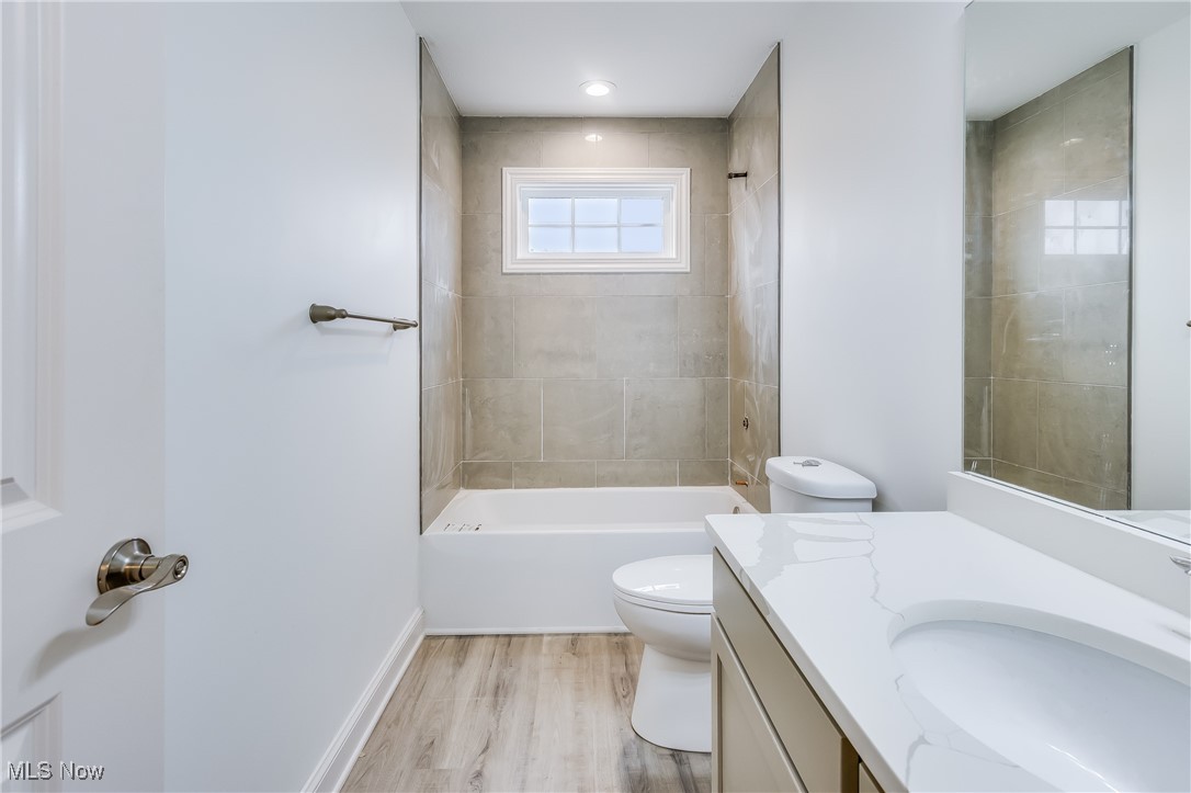 153 Royal Troon Warren OH 44484