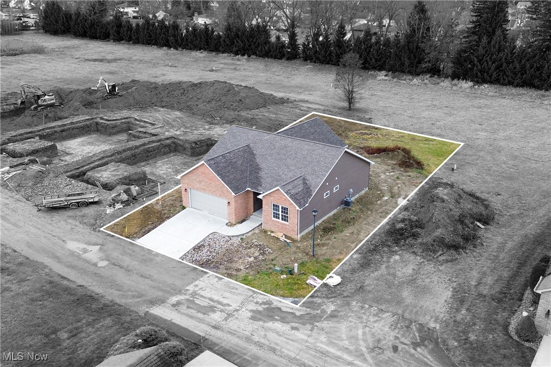 153 Royal Troon Warren OH 44484