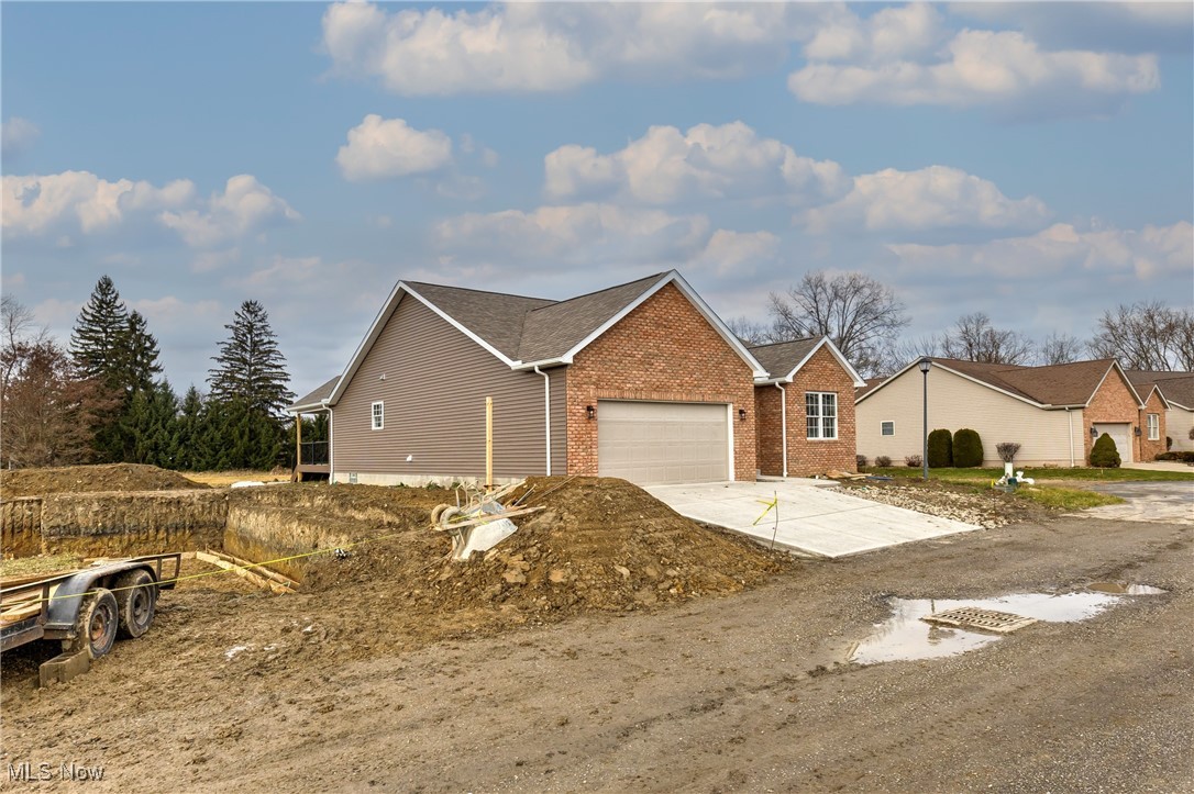 153 Royal Troon Warren OH 44484