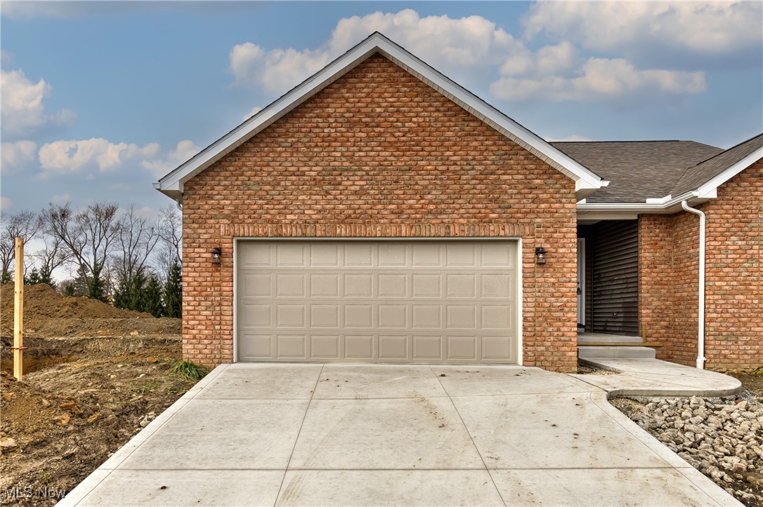 153 Royal Troon Warren OH 44484