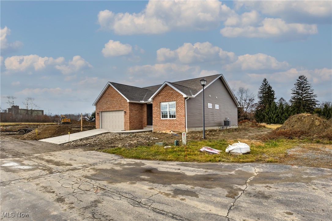 153 Royal Troon Warren OH 44484