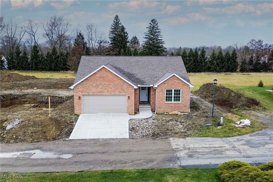 153 Royal Troon Warren OH 44484