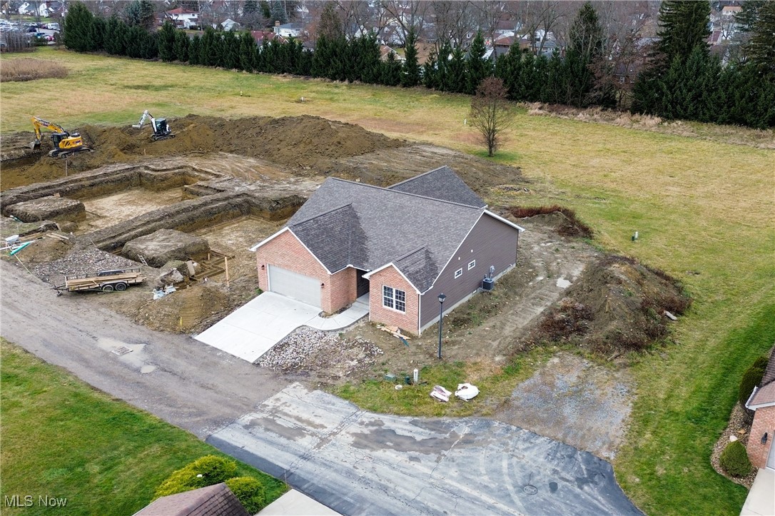 153 Royal Troon Warren OH 44484