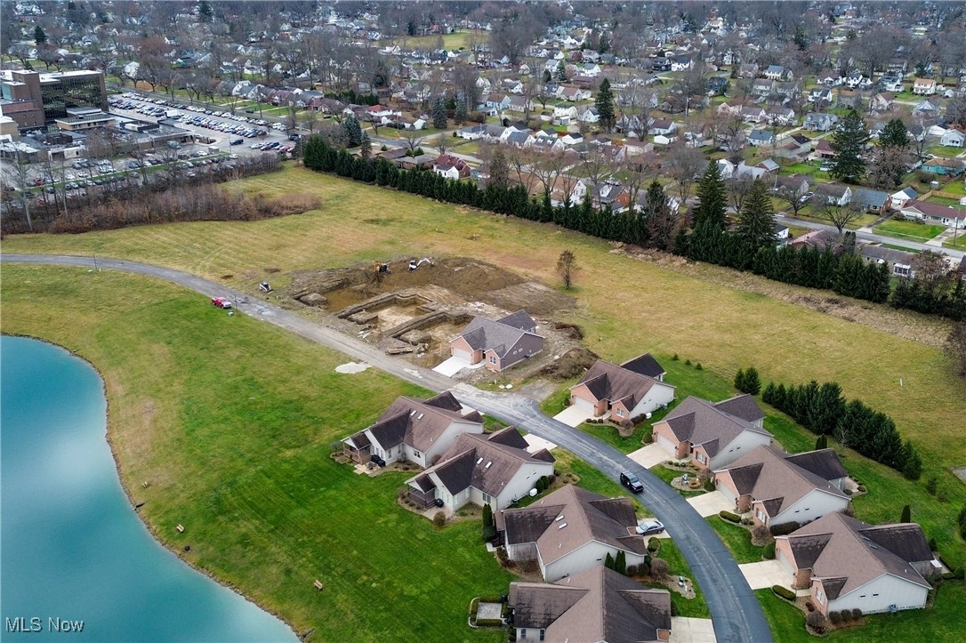 153 Royal Troon Warren OH 44484