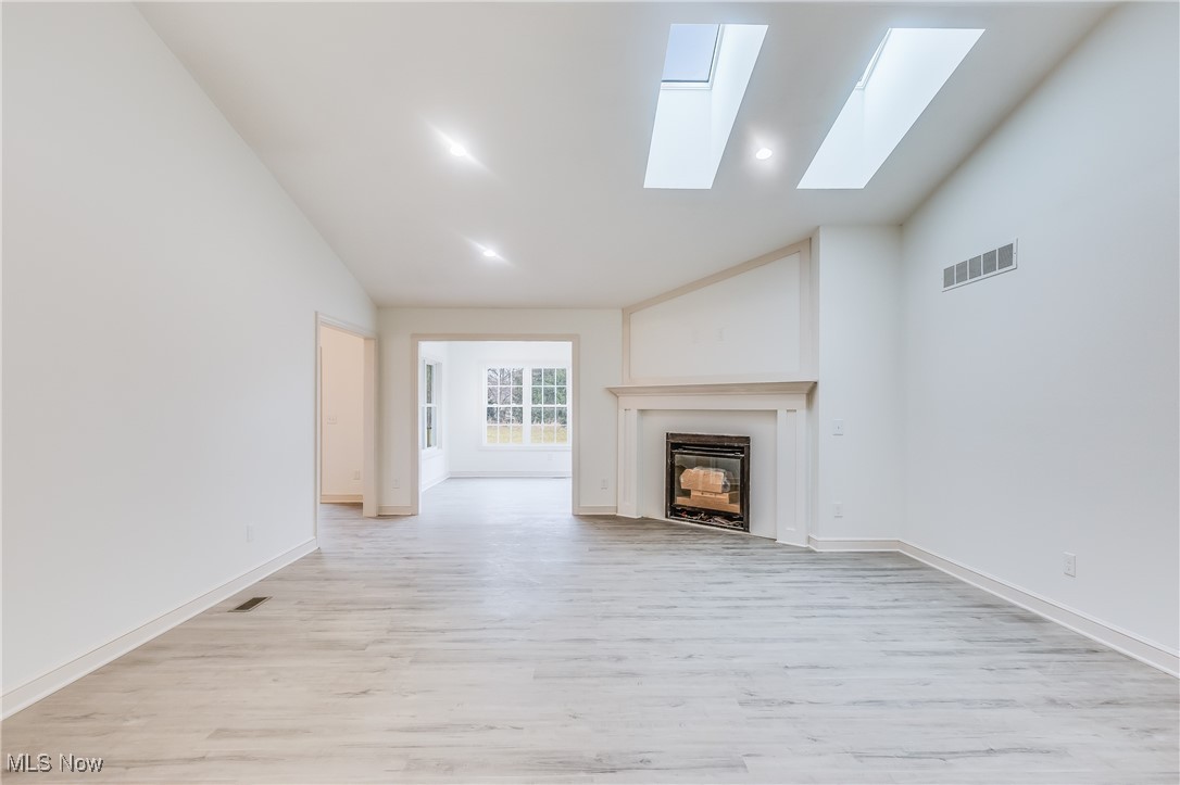 153 Royal Troon Warren OH 44484