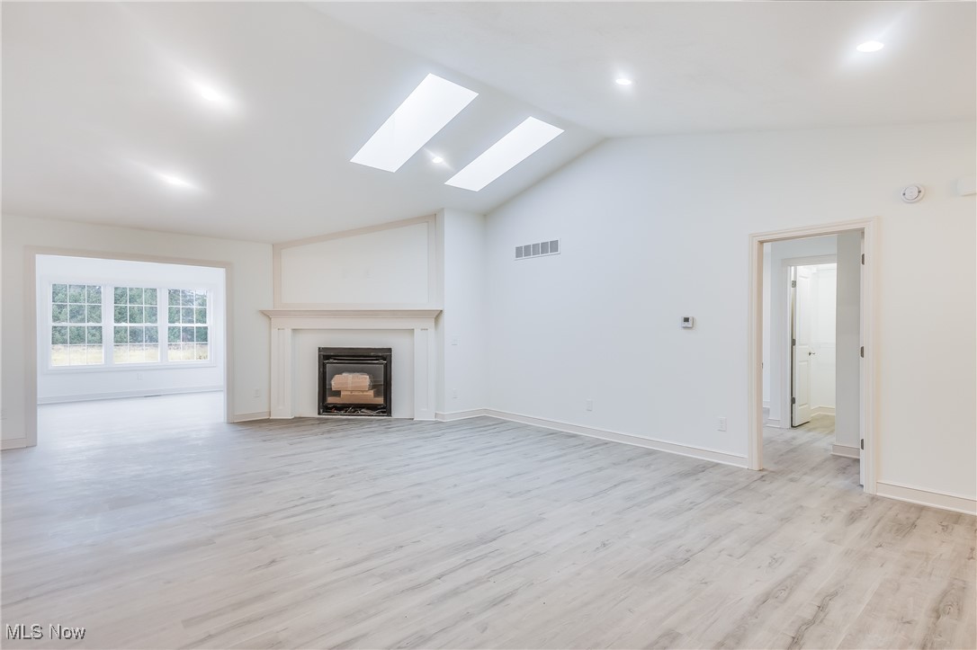 153 Royal Troon Warren OH 44484