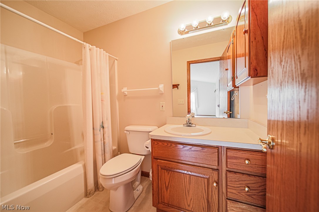 205 Greenbriar Lane Dalton OH 44618