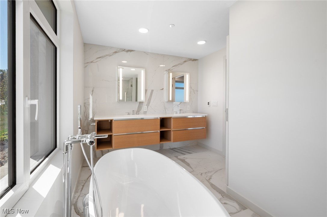 22700 Lake Road Rocky River OH 44116