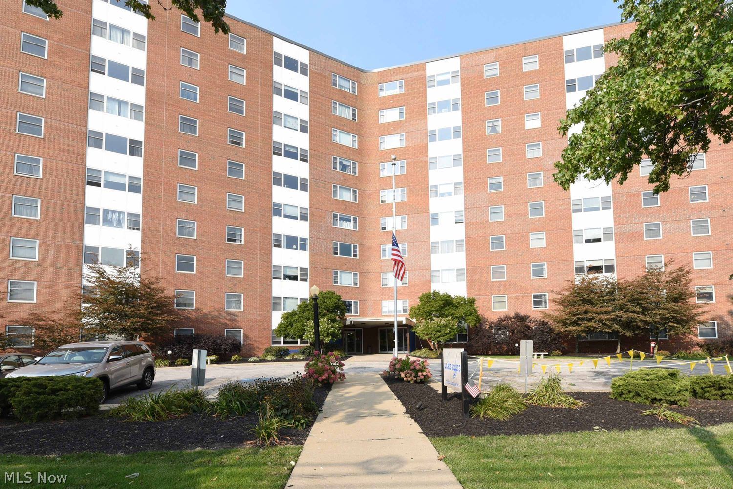 Lakewood OH, 11850 Edgewater Drive, Unit 1023