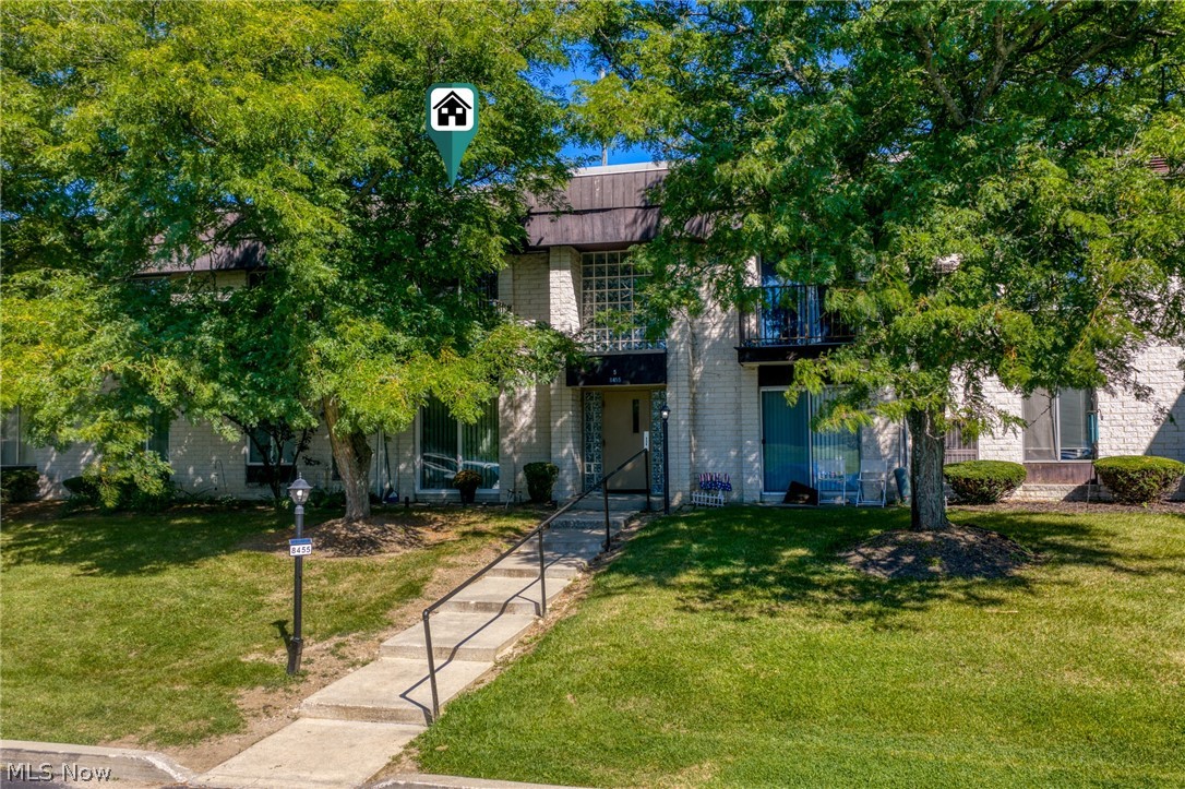 North Royalton OH, 8455 N Akins Road, Unit 201