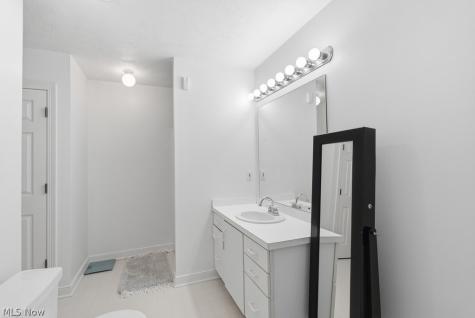 2323 Call Road Stow OH 44224