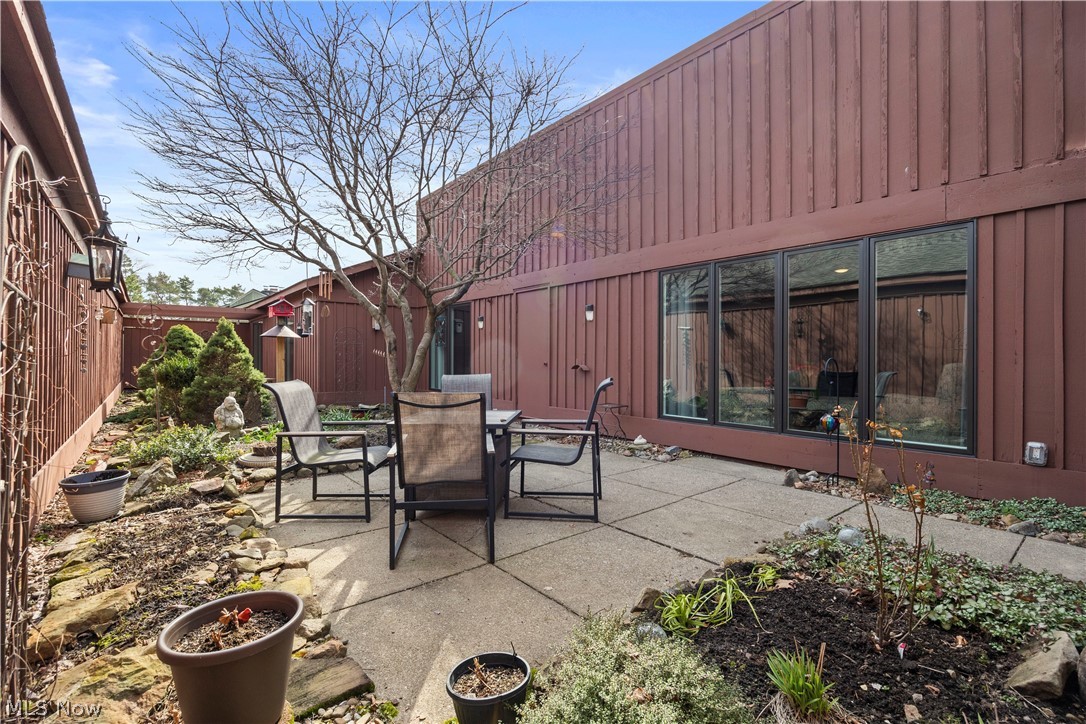 17291 Iyami Court Strongsville OH 44136