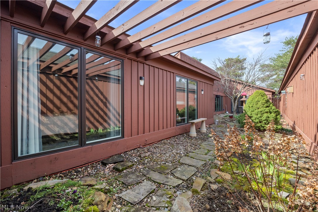 17291 Iyami Court Strongsville OH 44136