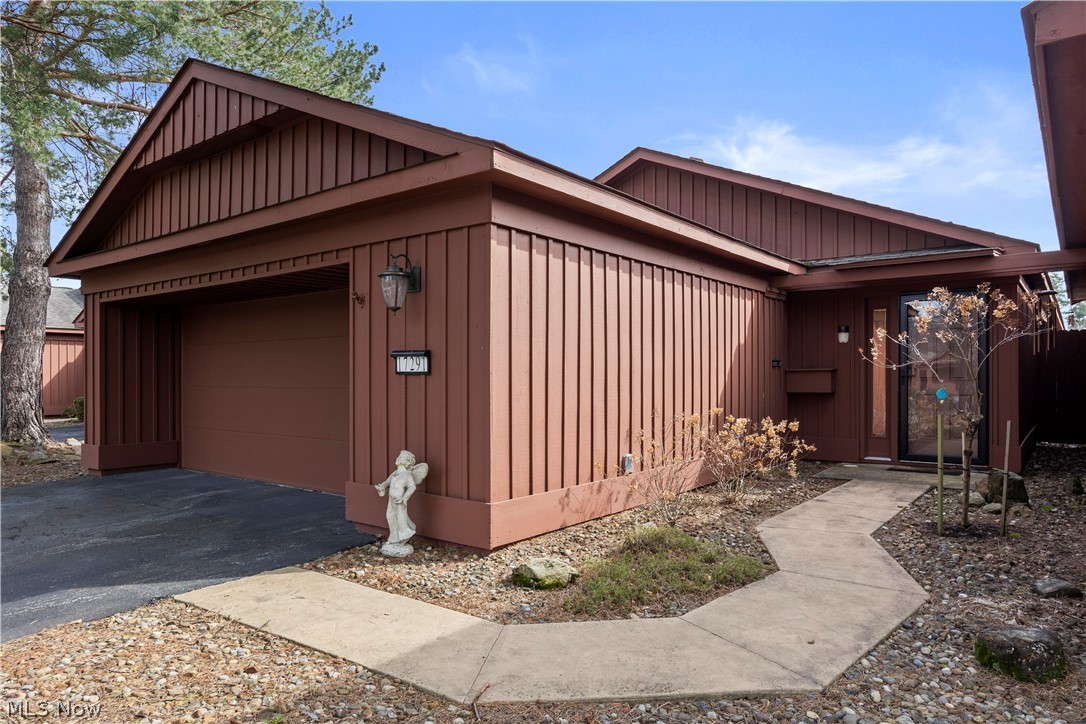 17291 Iyami Court Strongsville OH 44136