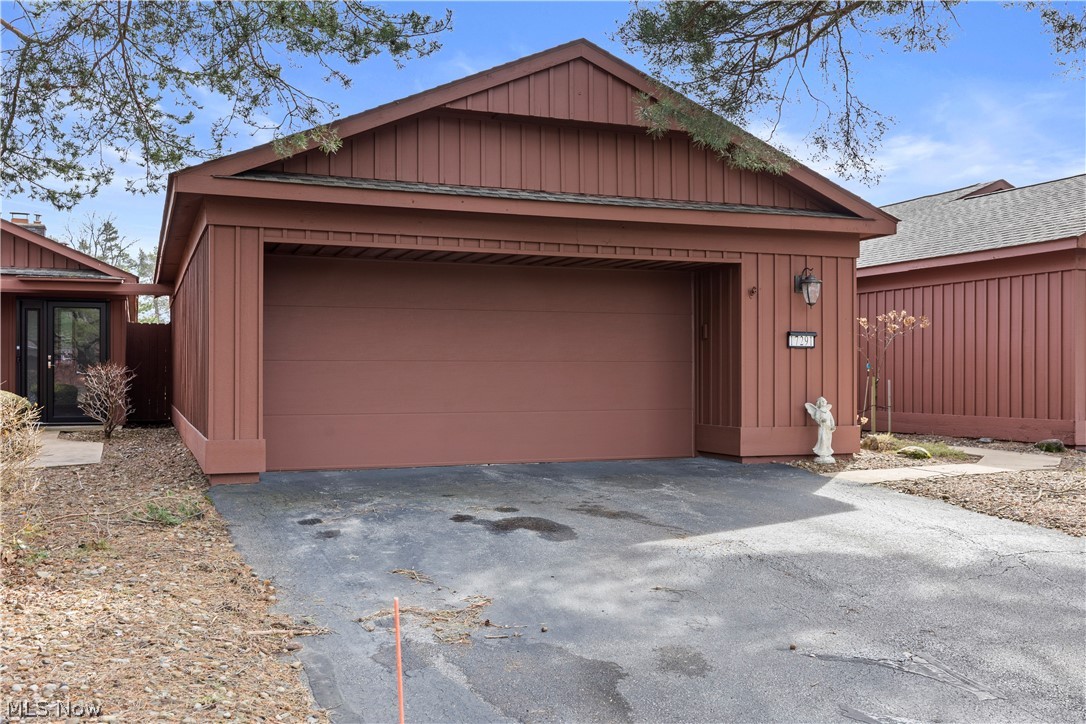 17291 Iyami Court Strongsville OH 44136
