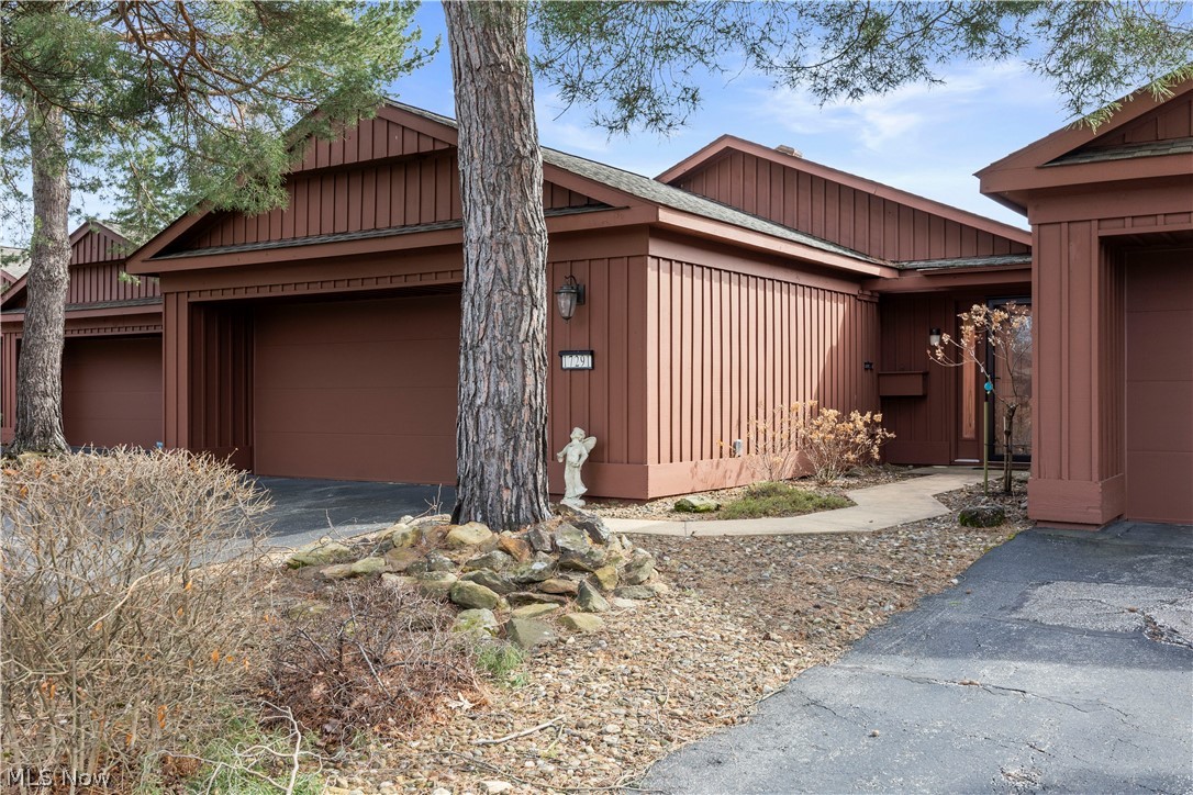 17291 Iyami Court Strongsville OH 44136