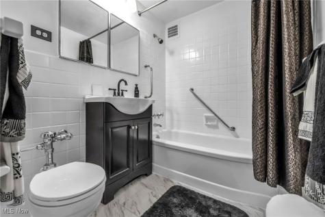 13800 Fairhill Road Cleveland OH 44120
