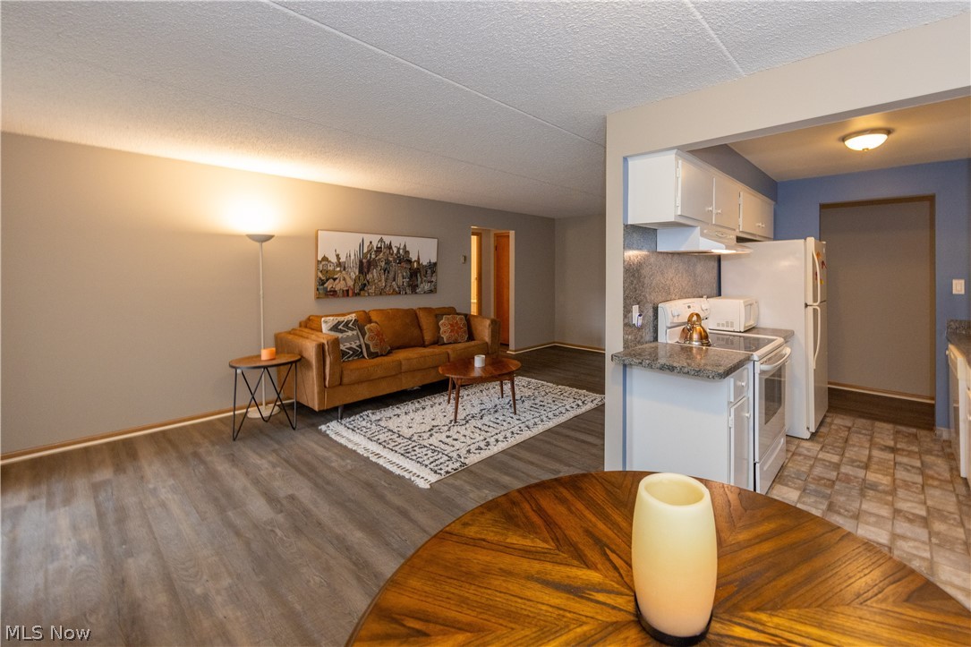 521 Tollis Parkway Broadview Heights OH 44147