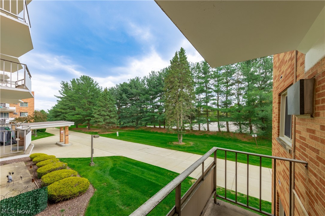521 Tollis Parkway Broadview Heights OH 44147