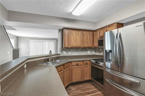 6744 Asterhurst Trace Middleburg Heights OH 44130