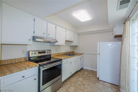 13748 Oakbrook Drive North Royalton OH 44133