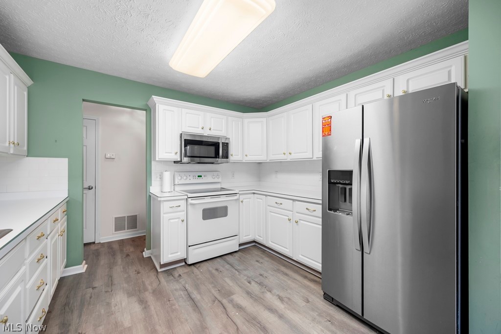 7451 Willow Woods Drive North Olmsted OH 44070