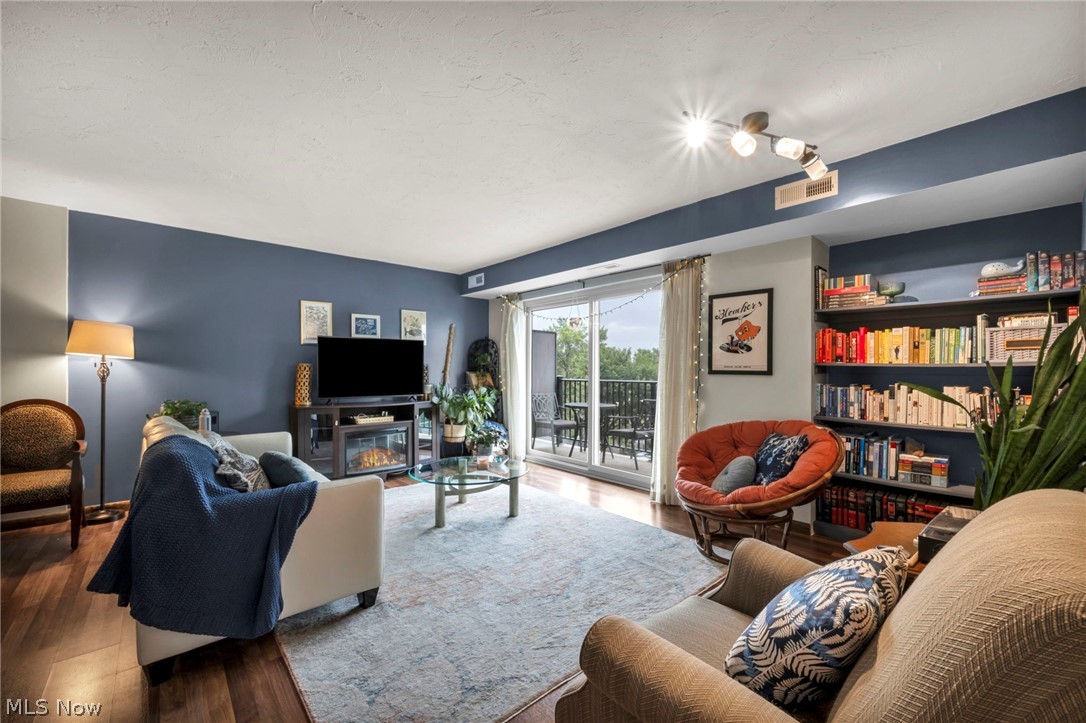 15555 Hilliard Road Lakewood OH 44107