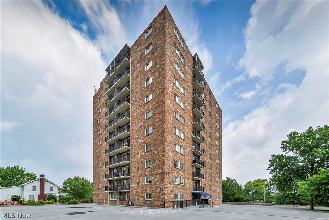 15555 Hilliard Road Lakewood OH 44107