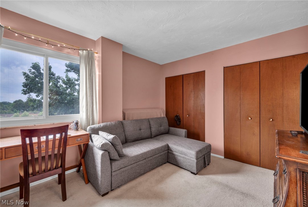 15555 Hilliard Road Lakewood OH 44107