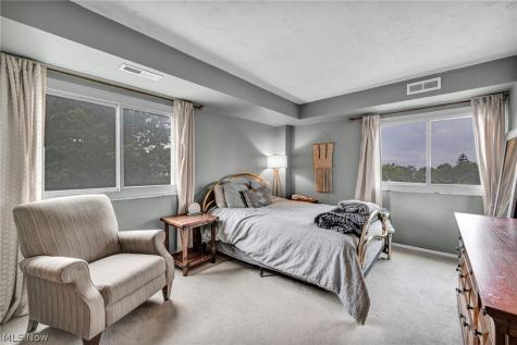 15555 Hilliard Road Lakewood OH 44107