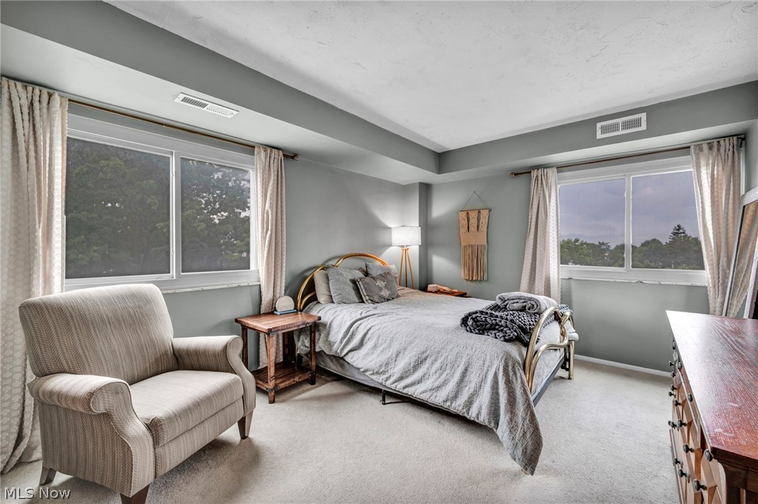 15555 Hilliard Road Lakewood OH 44107