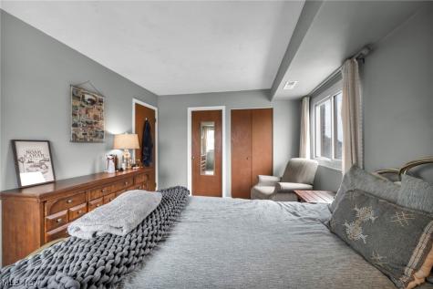 15555 Hilliard Road Lakewood OH 44107