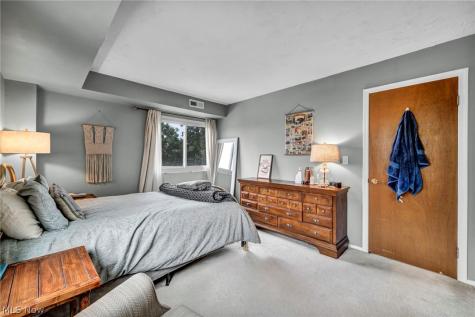 15555 Hilliard Road Lakewood OH 44107