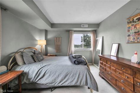 15555 Hilliard Road Lakewood OH 44107