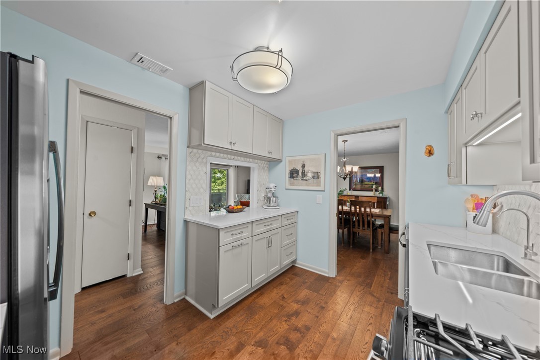 2112 Acacia Park Drive Lyndhurst OH 44124