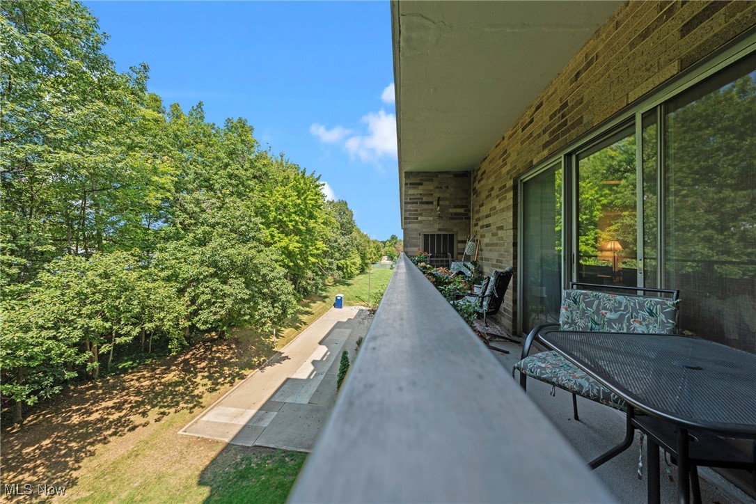 2112 Acacia Park Drive Lyndhurst OH 44124