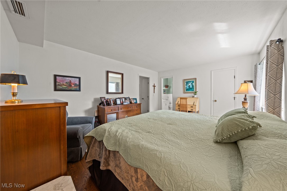 2112 Acacia Park Drive Lyndhurst OH 44124