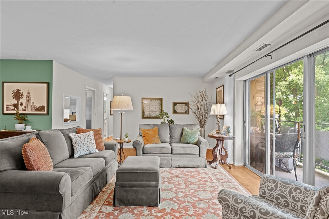 2112 Acacia Park Drive Lyndhurst OH 44124