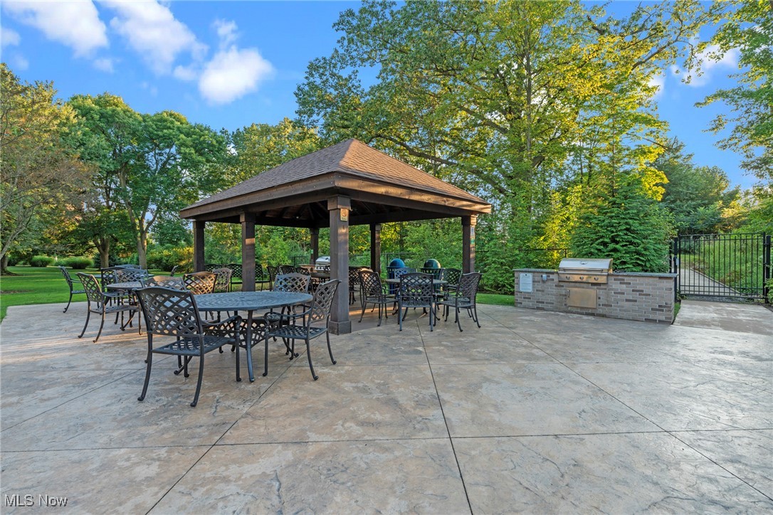 2112 Acacia Park Drive Lyndhurst OH 44124