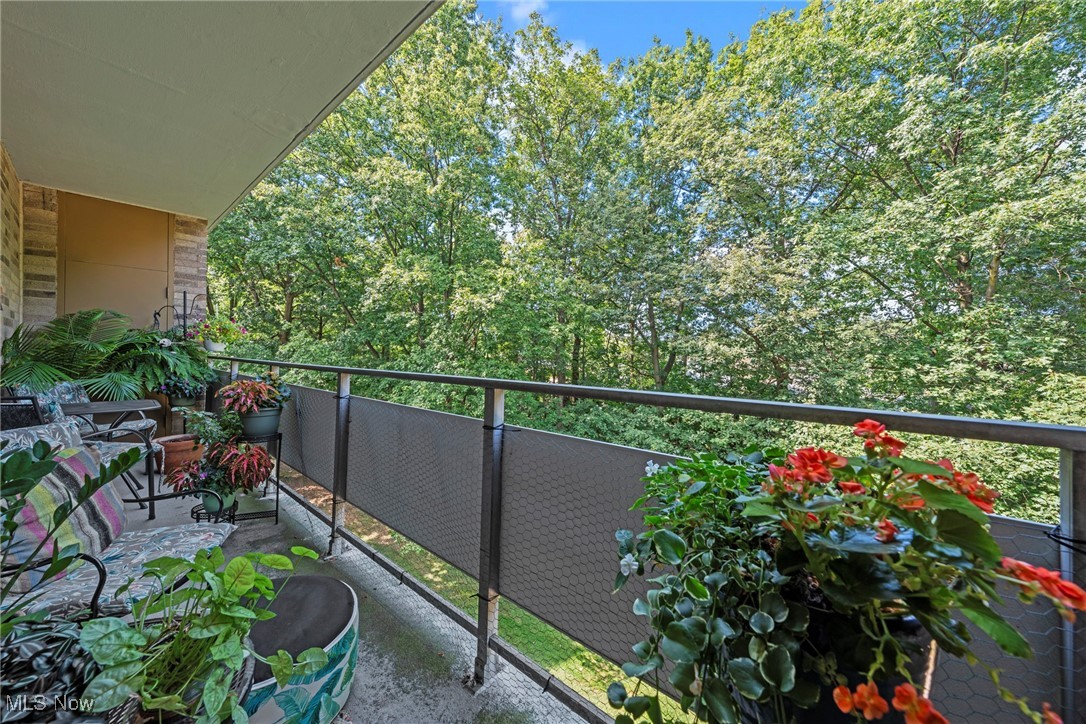 2112 Acacia Park Drive Lyndhurst OH 44124