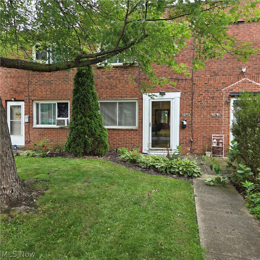 5975 Glenway Drive Brook Park OH 44142