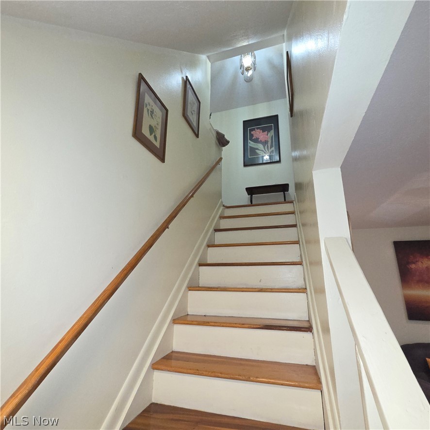 5975 Glenway Drive Brook Park OH 44142