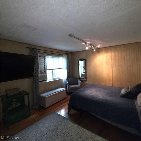 5975 Glenway Drive Brook Park OH 44142