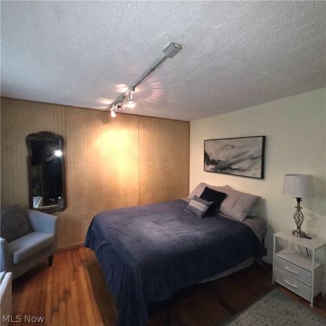 5975 Glenway Drive Brook Park OH 44142