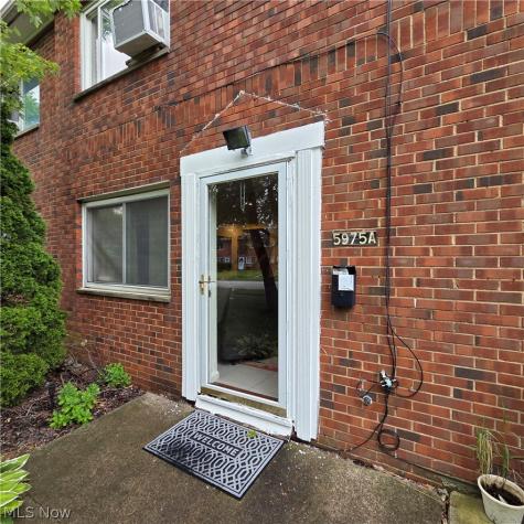 5975 Glenway Drive Brook Park OH 44142