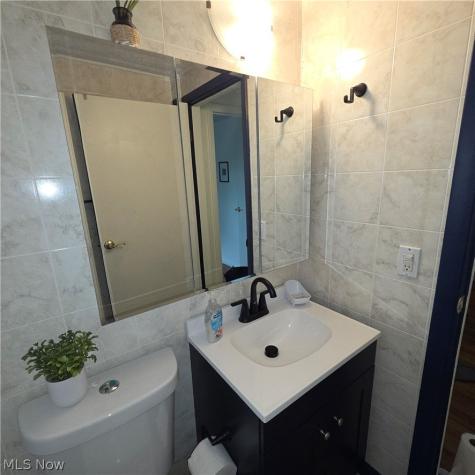 5975 Glenway Drive Brook Park OH 44142