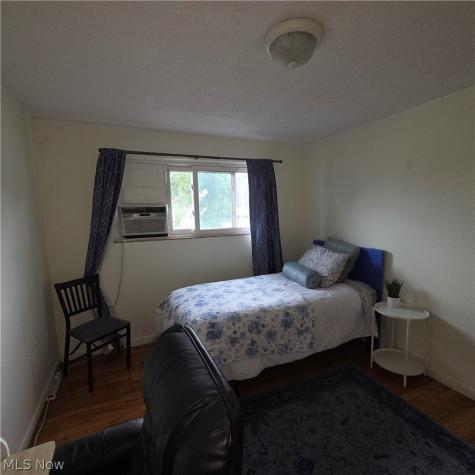 5975 Glenway Drive Brook Park OH 44142