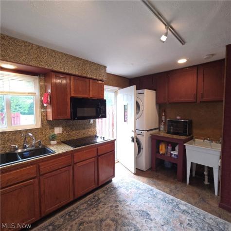 5975 Glenway Drive Brook Park OH 44142